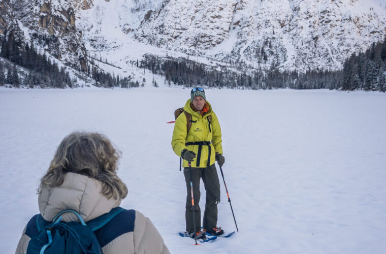 lago di braies pragser wildsee ciaspolata schneeschuhwandern snowshoehiking (10 von 53)