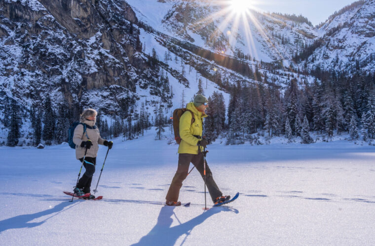 lago di braies pragser wildsee ciaspolata schneeschuhwandern snowshoehiking (17 von 53)