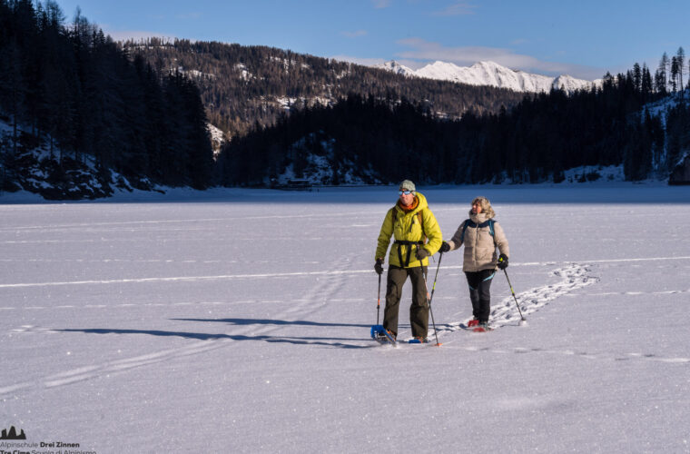 lago di braies pragser wildsee ciaspolata schneeschuhwandern snowshoehiking (20 von 53)