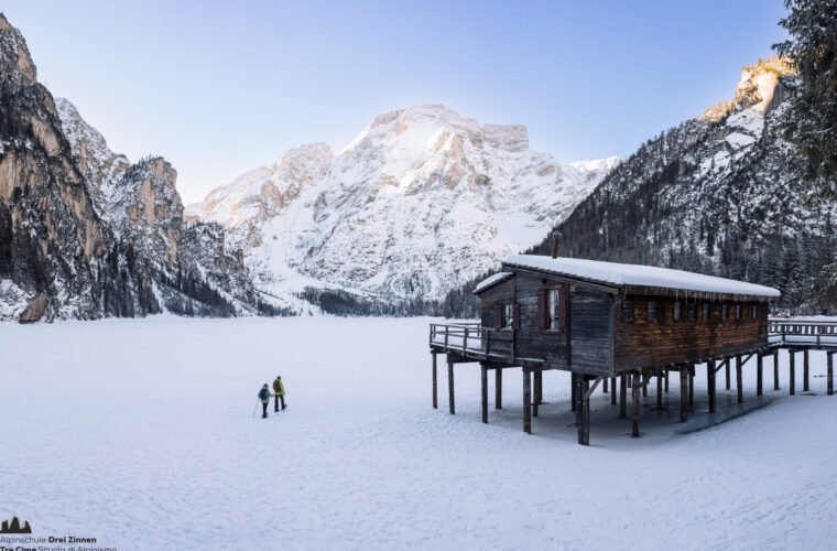 lago di braies pragser wildsee ciaspolata schneeschuhwandern snowshoehiking (6 von 53)